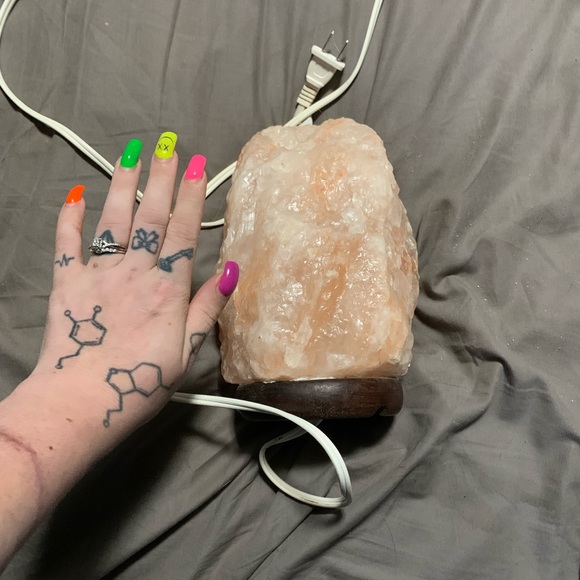 Beautiful salt rock lamp - Picture 3 of 4